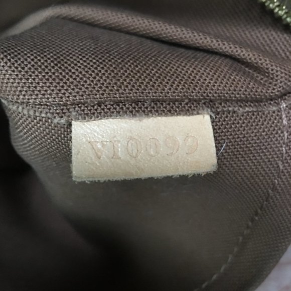 Gorgeous Louis Vuitton Palermo/Crossbody in Monogram - Picture 8 of 9